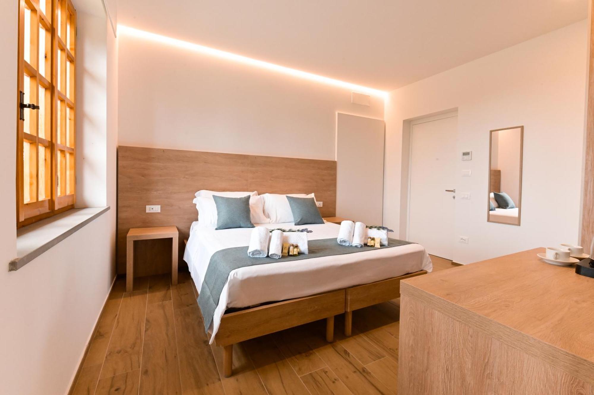 Villa Lucilla - B&B Rooms And Pool โปเตนซา ปิเชนา ภายนอก รูปภาพ