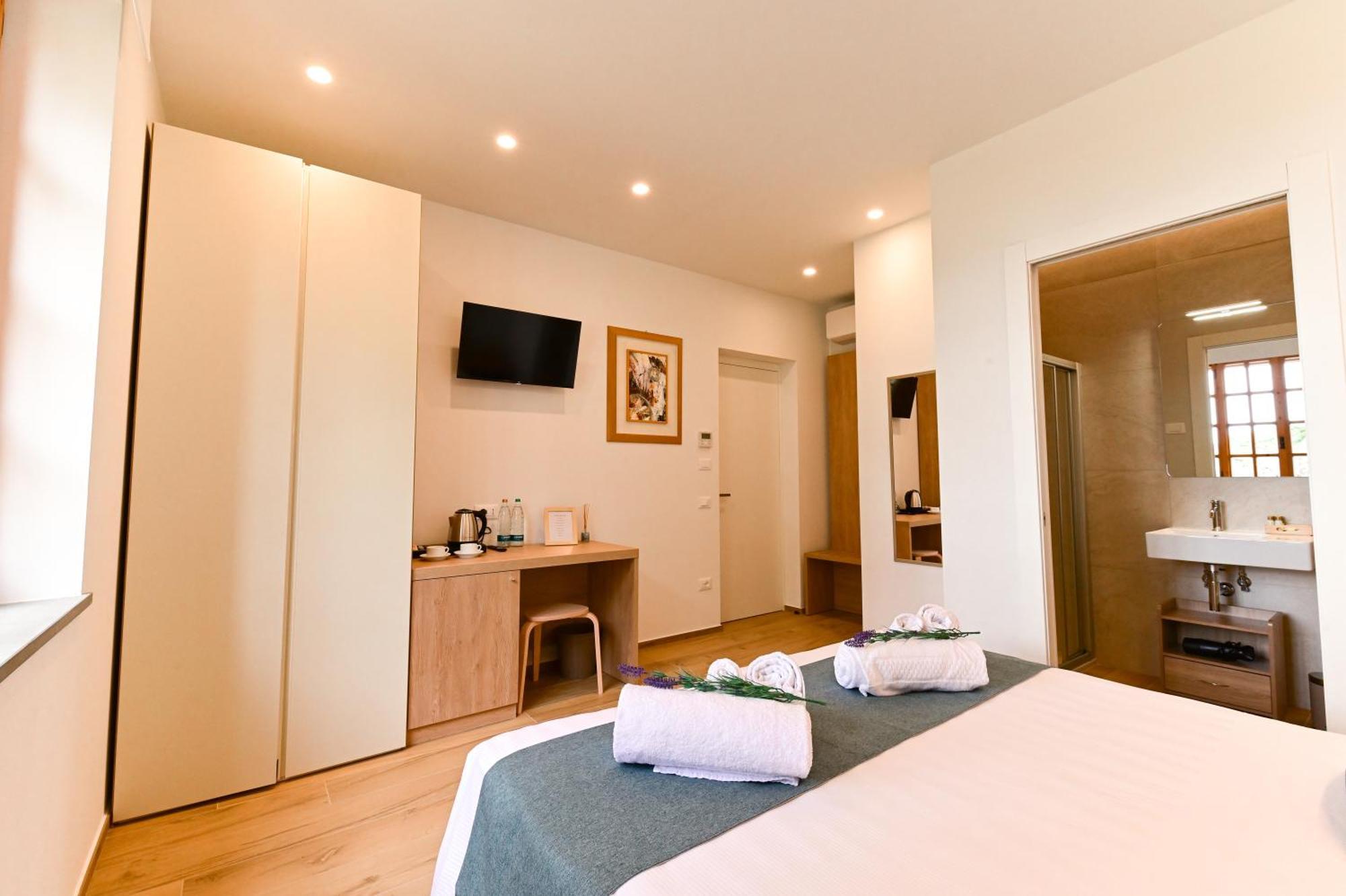 Villa Lucilla - B&B Rooms And Pool โปเตนซา ปิเชนา ภายนอก รูปภาพ