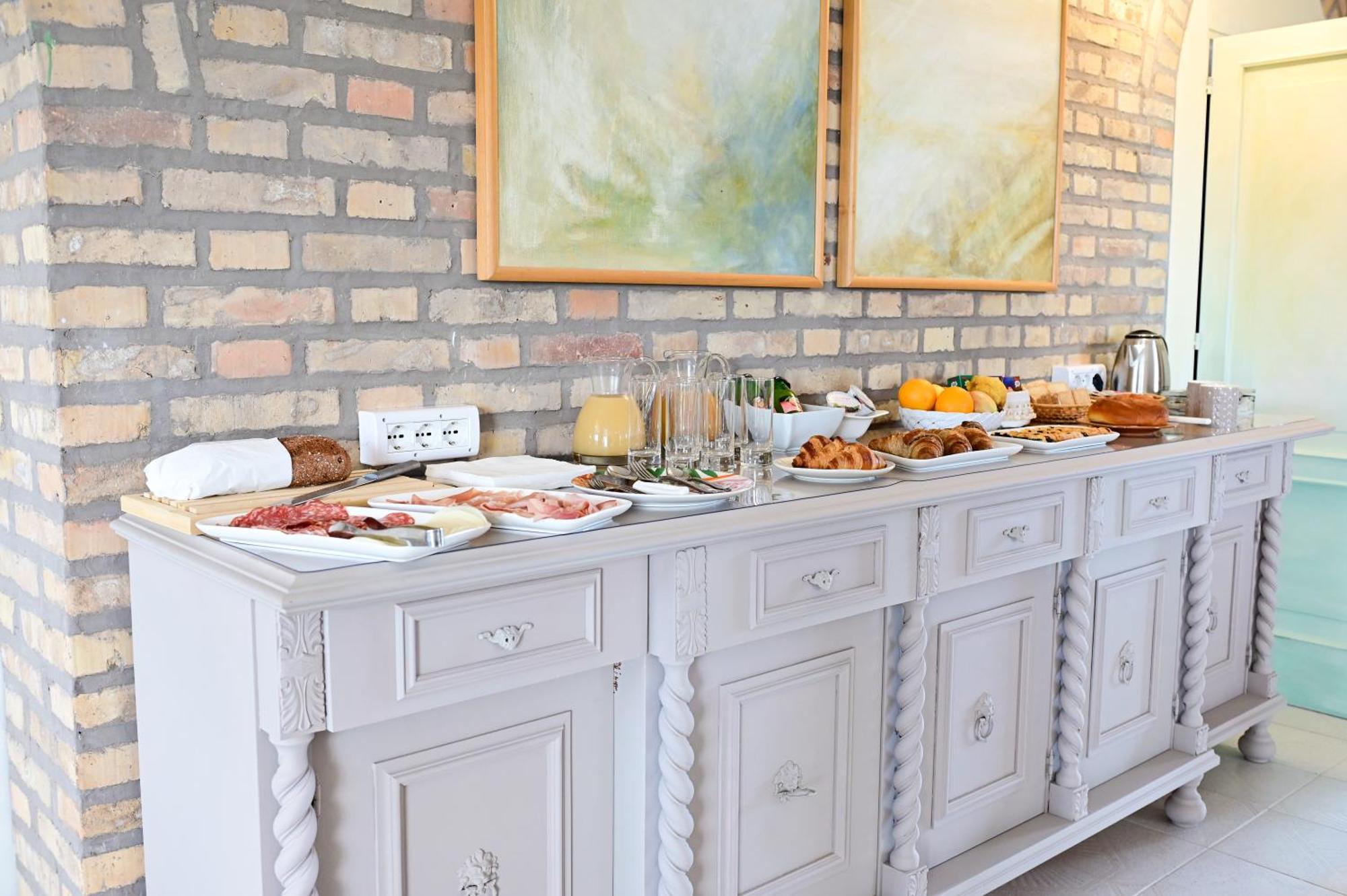 Villa Lucilla - B&B Rooms And Pool โปเตนซา ปิเชนา ภายนอก รูปภาพ