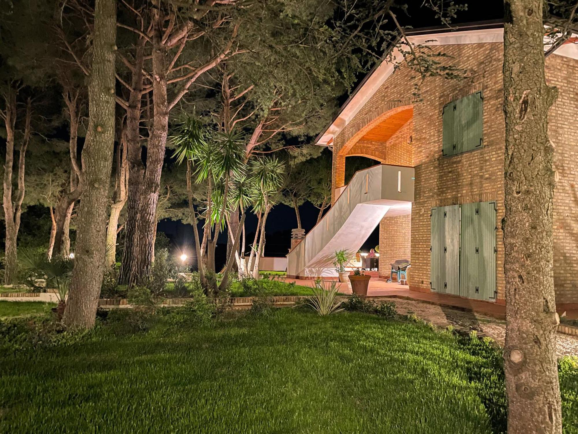 Villa Lucilla - B&B Rooms And Pool โปเตนซา ปิเชนา ภายนอก รูปภาพ