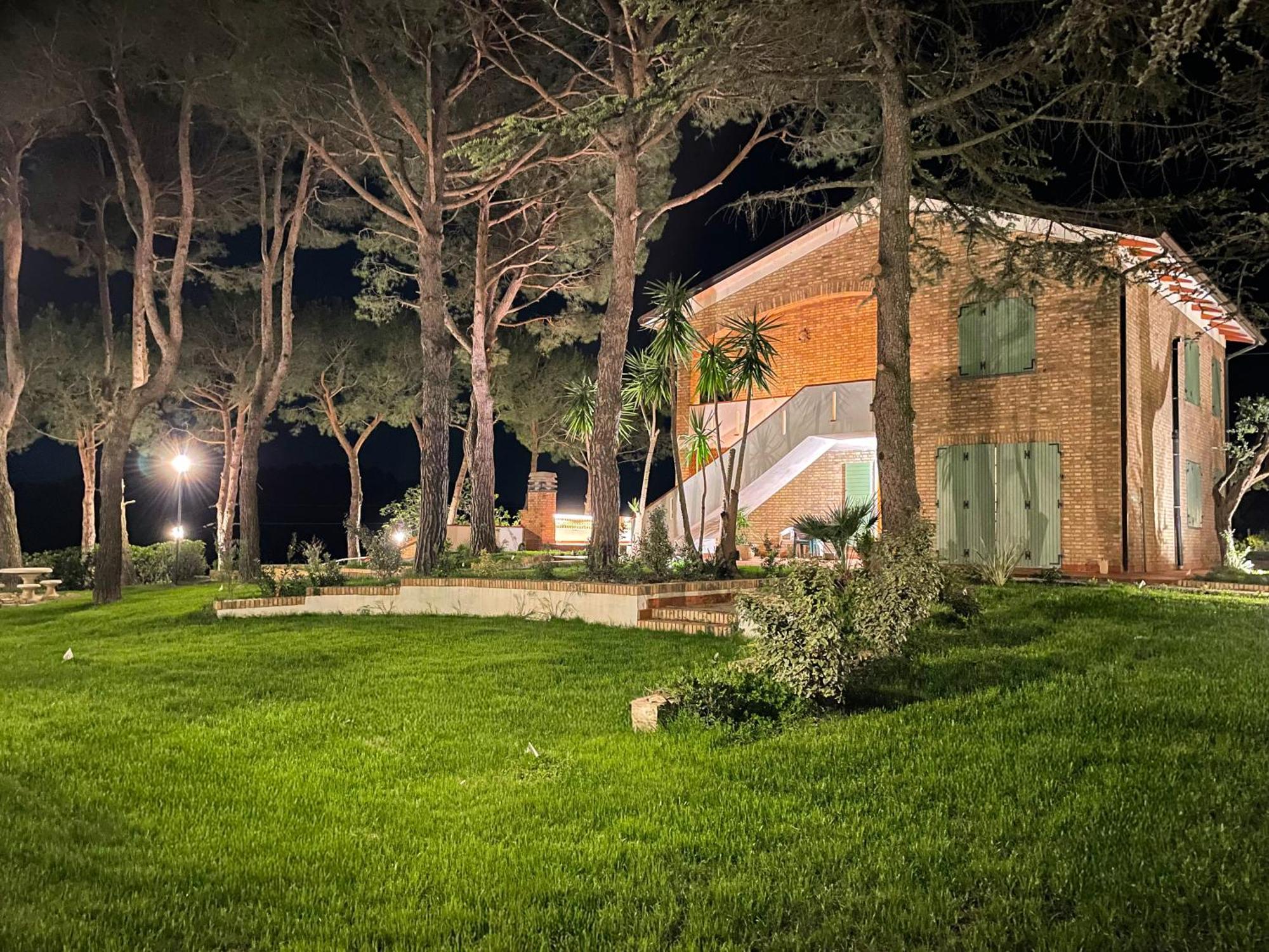 Villa Lucilla - B&B Rooms And Pool โปเตนซา ปิเชนา ภายนอก รูปภาพ